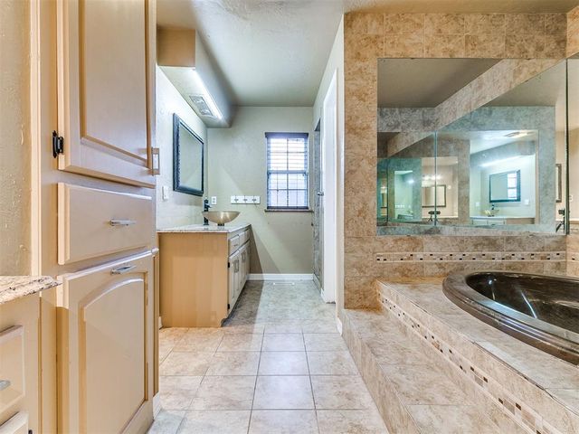 9009 Salsbury Lane, Oklahoma City, OK 73132