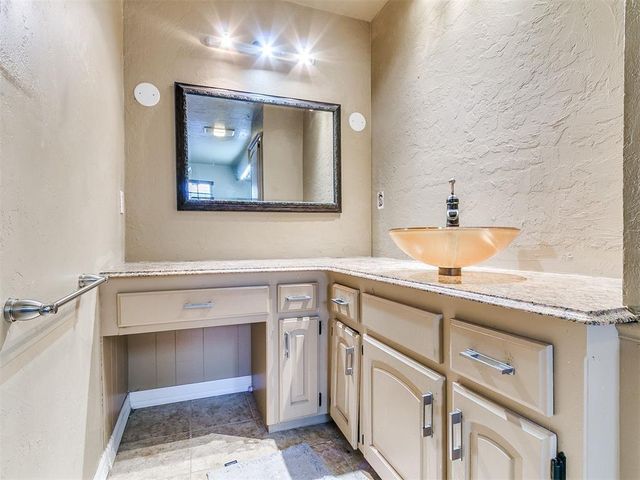 9009 Salsbury Lane, Oklahoma City, OK 73132