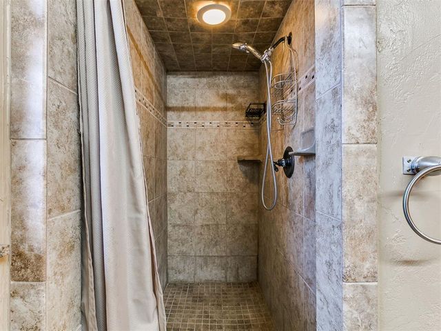 9009 Salsbury Lane, Oklahoma City, OK 73132