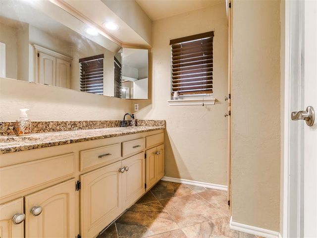 9009 Salsbury Lane, Oklahoma City, OK 73132