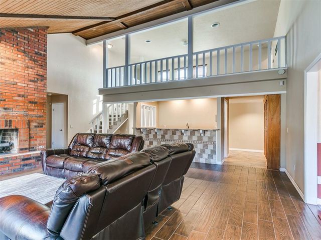 9009 Salsbury Lane, Oklahoma City, OK 73132