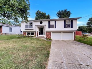 1 Marianne Drive, St Peters, MO 63376