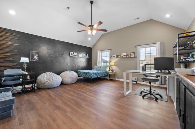 1483 Kingbird Dr, Clarksville, TN 37040