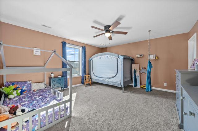 1483 Kingbird Dr, Clarksville, TN 37040