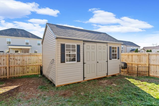 1483 Kingbird Dr, Clarksville, TN 37040