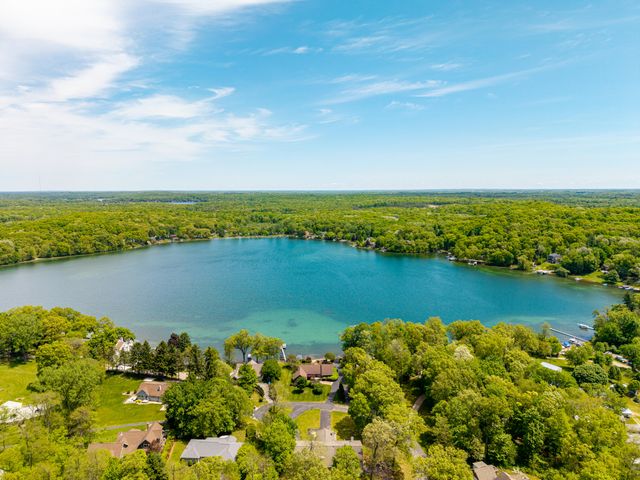6563 Softshell Drive, Waterloo Twp, MI 49240
