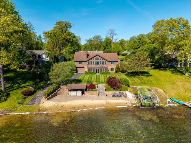 6563 Softshell Drive, Waterloo Twp, MI 49240