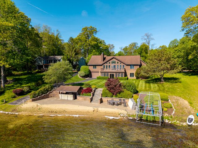 6563 Softshell Drive, Waterloo Twp, MI 49240