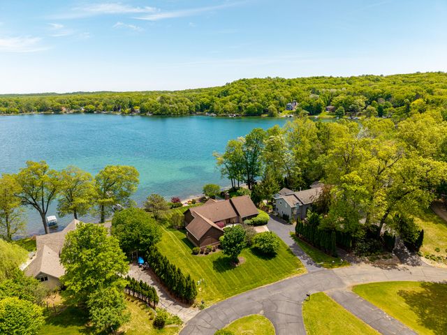 6563 Softshell Drive, Waterloo Twp, MI 49240