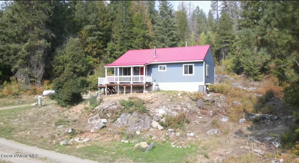 194 Quartz Ln, Naples, ID 83847