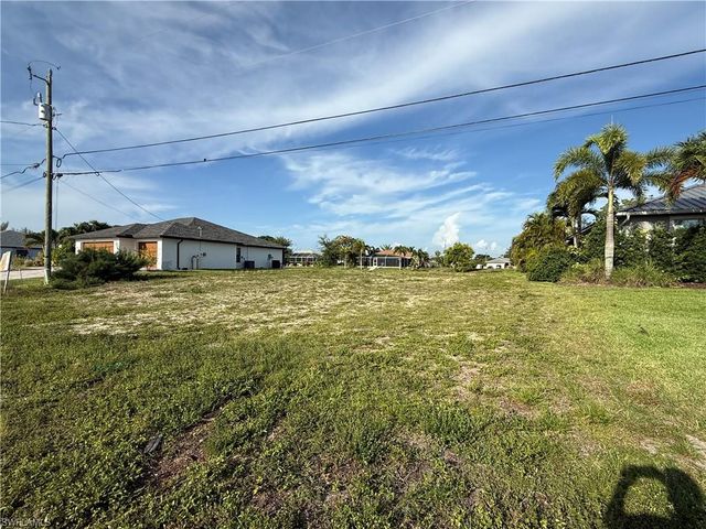 3009 SW 11th PL, Cape Coral, FL 33914