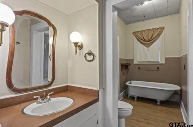 304 Daingerfield St, Naples, TX 75568