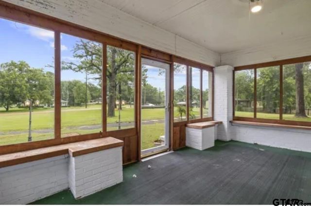 304 Daingerfield St, Naples, TX 75568