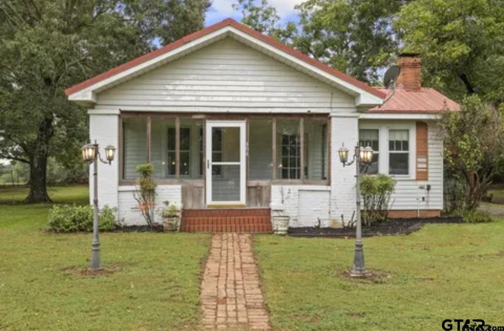 304 Daingerfield St, Naples, TX 75568