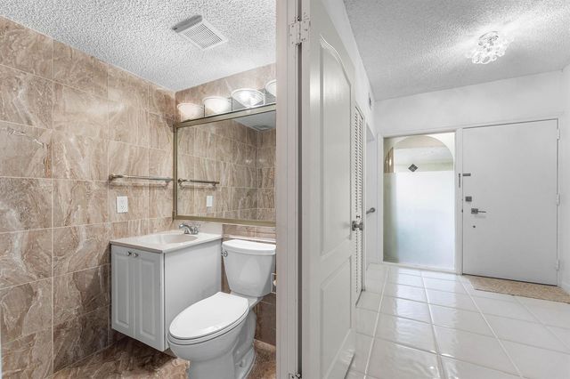 3908 S OCEAN Boulevard T-1, Highland Beach, FL 33487