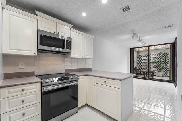 3908 S OCEAN Boulevard T-1, Highland Beach, FL 33487