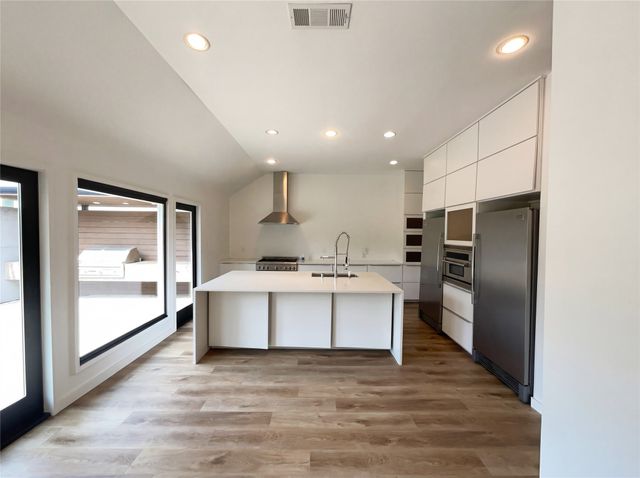 7121 Winding Creek Road, Dallas, TX 75252