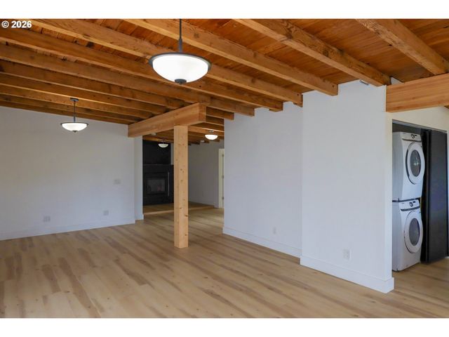 1166 WINSOR Ave, North Bend, OR 97459