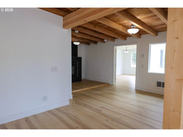 1166 WINSOR Ave, North Bend, OR 97459