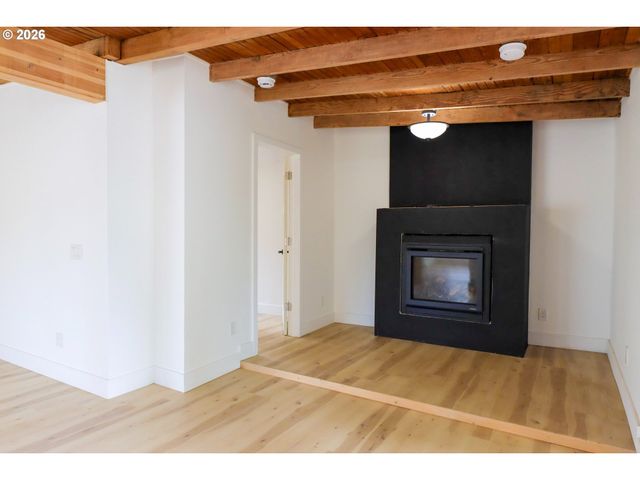 1166 WINSOR Ave, North Bend, OR 97459