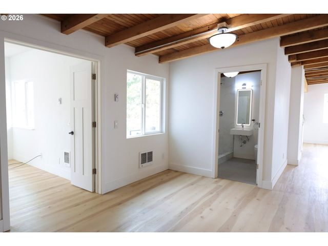 1166 WINSOR Ave, North Bend, OR 97459