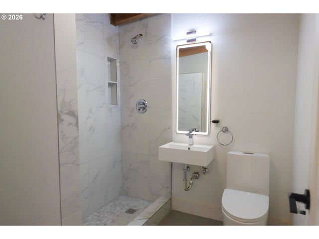 1166 WINSOR Ave, North Bend, OR 97459