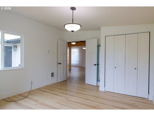 1166 WINSOR Ave, North Bend, OR 97459