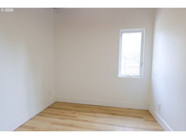 1166 WINSOR Ave, North Bend, OR 97459