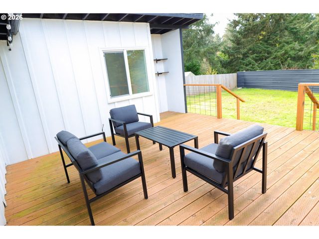 1166 WINSOR Ave, North Bend, OR 97459