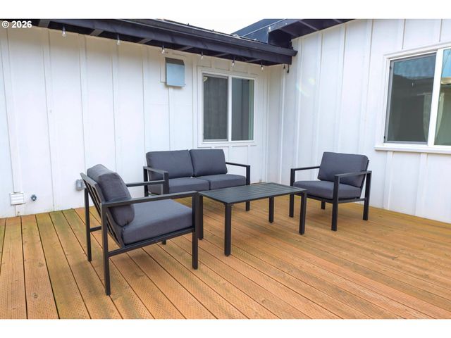 1166 WINSOR Ave, North Bend, OR 97459