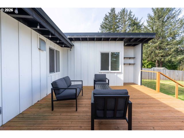 1166 WINSOR Ave, North Bend, OR 97459