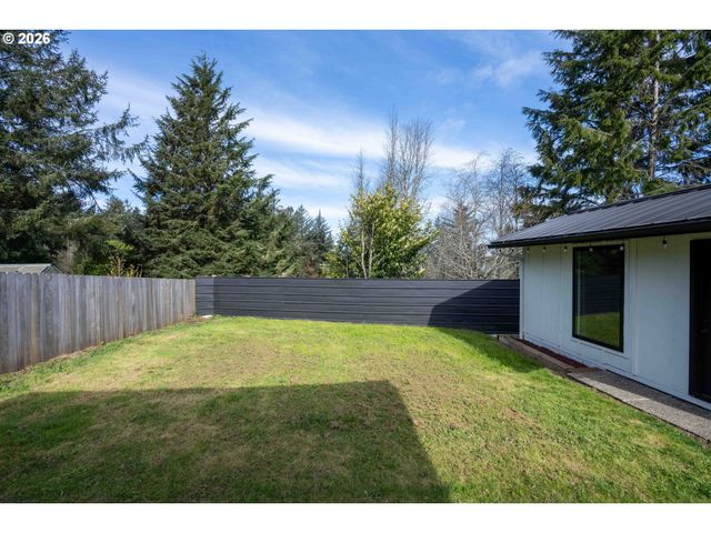 1166 WINSOR Ave, North Bend, OR 97459