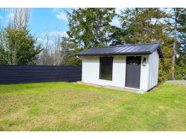 1166 WINSOR Ave, North Bend, OR 97459