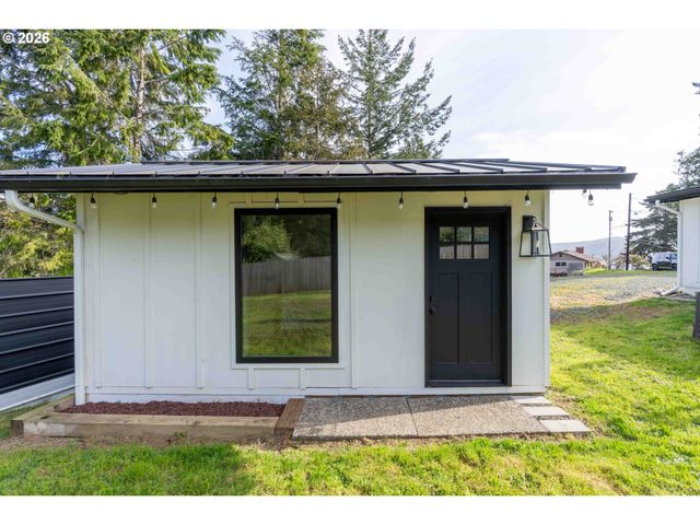 1166 WINSOR Ave, North Bend, OR 97459