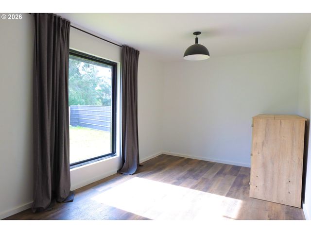 1166 WINSOR Ave, North Bend, OR 97459