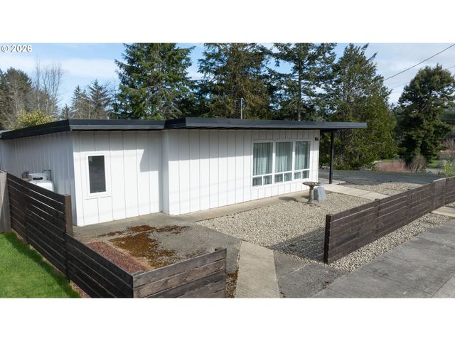 1166 WINSOR Ave, North Bend, OR 97459