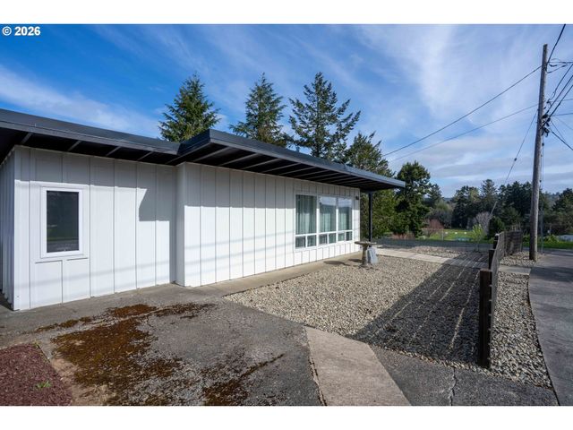 1166 WINSOR Ave, North Bend, OR 97459