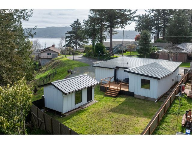 1166 WINSOR Ave, North Bend, OR 97459