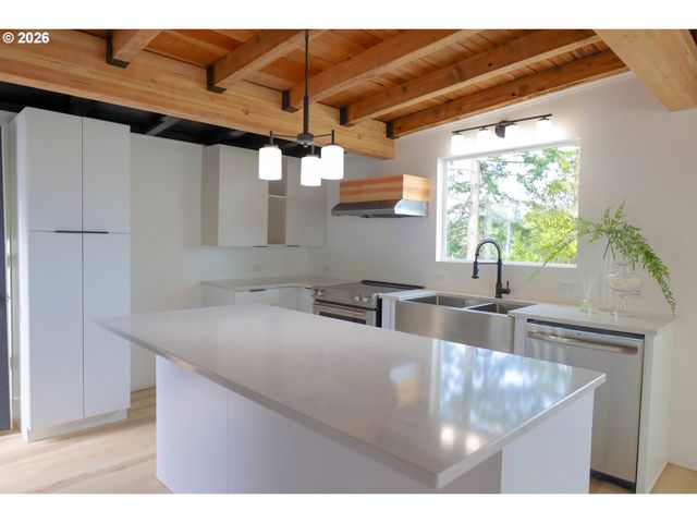 1166 WINSOR Ave, North Bend, OR 97459