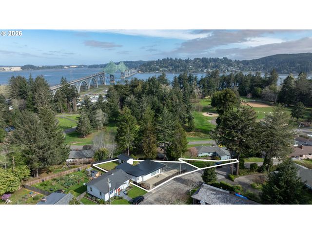 1166 WINSOR Ave, North Bend, OR 97459