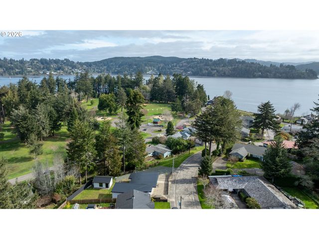 1166 WINSOR Ave, North Bend, OR 97459