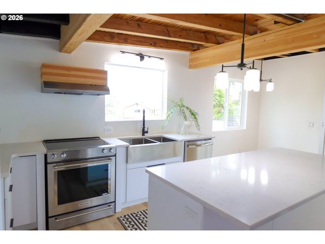 1166 WINSOR Ave, North Bend, OR 97459