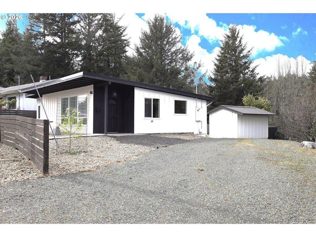 1166 WINSOR Ave, North Bend, OR 97459