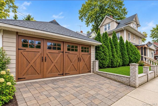 8442 88th Street, Woodhaven, NY 11421