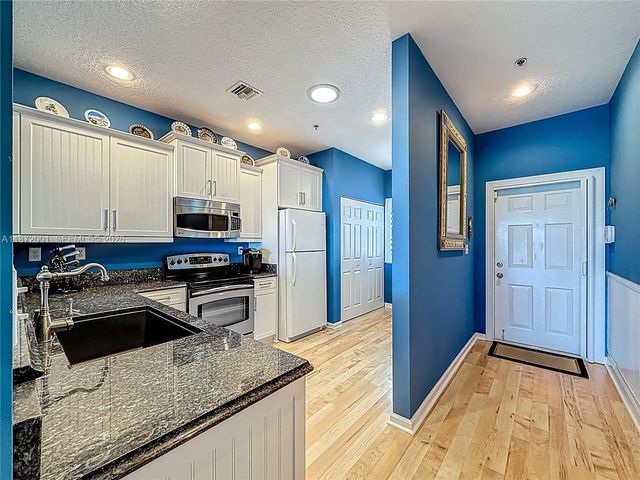 6082 SE Landing Way 11, Stuart, FL 34997
