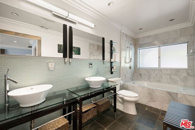 8142 Amor Road, Los Angeles, CA 90046