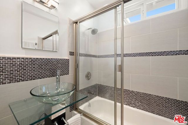 8142 Amor Road, Los Angeles, CA 90046