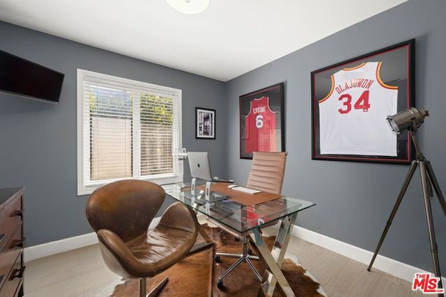 8142 Amor Road, Los Angeles, CA 90046