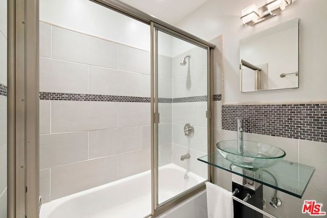 8142 Amor Road, Los Angeles, CA 90046