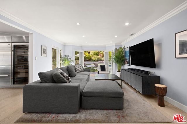 8142 Amor Road, Los Angeles, CA 90046